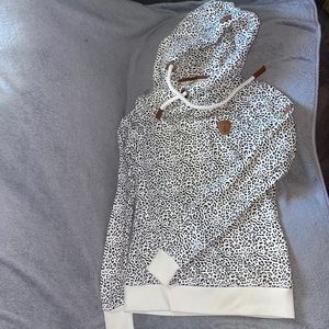Wanakome leopard print sweater size small